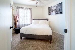 3 bedrooms, desk, iron/ironing board, free WiFi