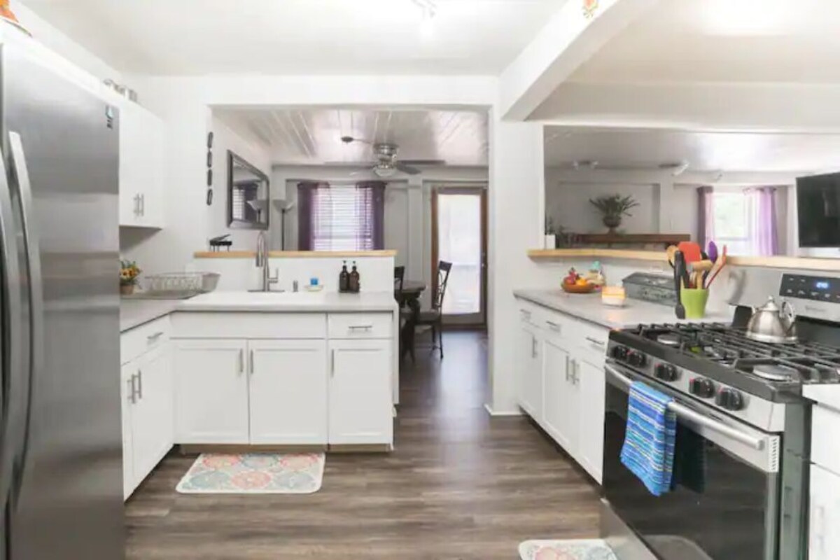 Photo 13 of --LOW HOST FEES-- Minutes to U.T. /Downtown/Domain