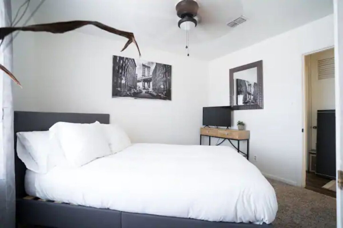 Photo 17 of --LOW HOST FEES-- Minutes to U.T. /Downtown/Domain