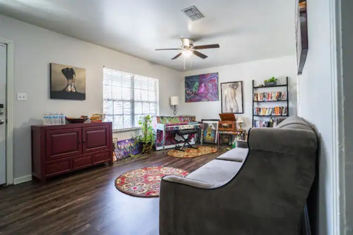 Photo 7 of --LOW HOST FEES-- Minutes to U.T. /Downtown/Domain