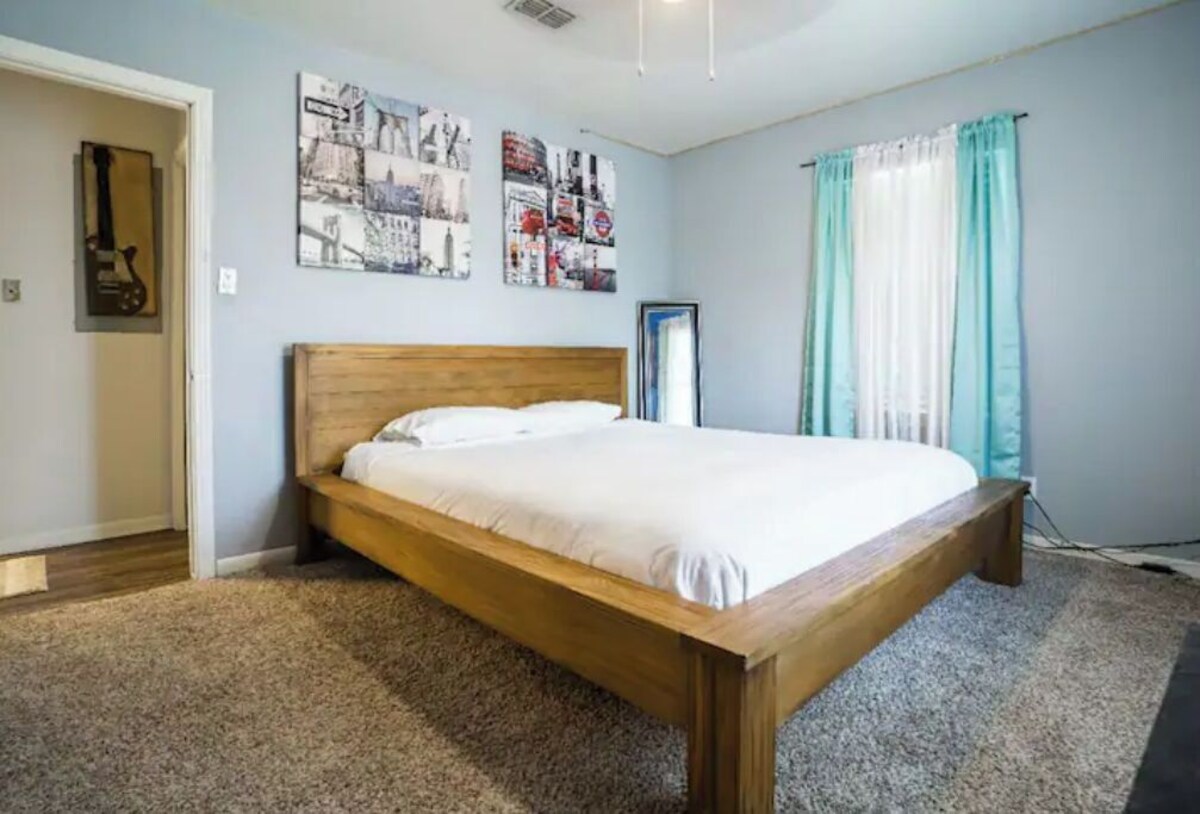 Photo 19 of --LOW HOST FEES-- Minutes to U.T. /Downtown/Domain