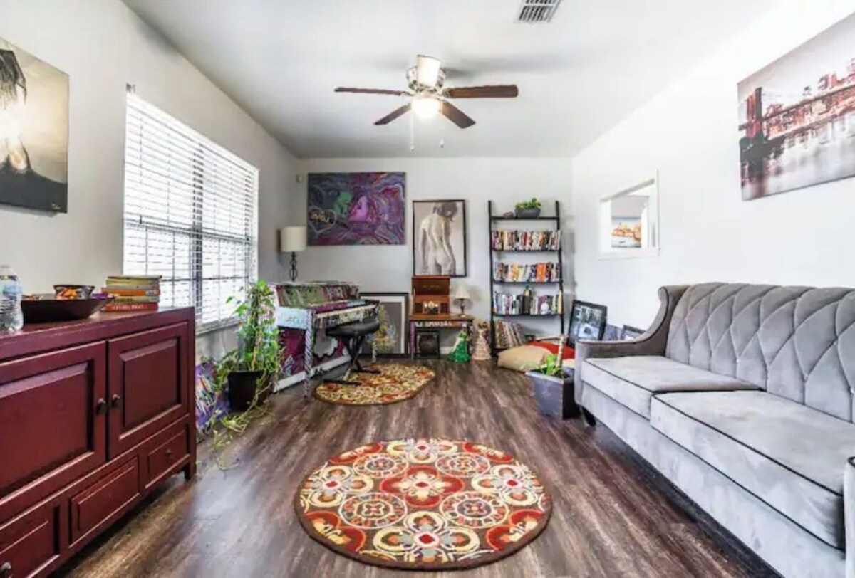 Photo 10 of --LOW HOST FEES-- Minutes to U.T. /Downtown/Domain