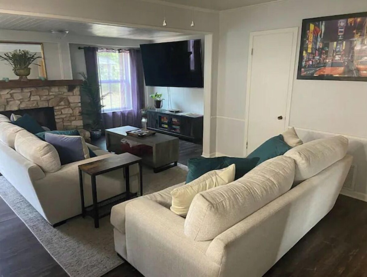 Photo 5 of --LOW HOST FEES-- Minutes to U.T. /Downtown/Domain