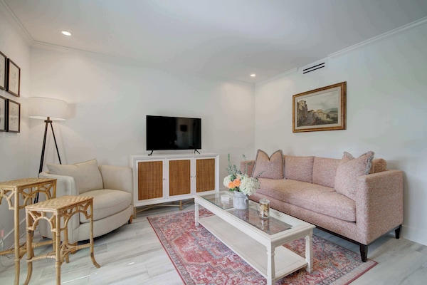 Living room area with tv
