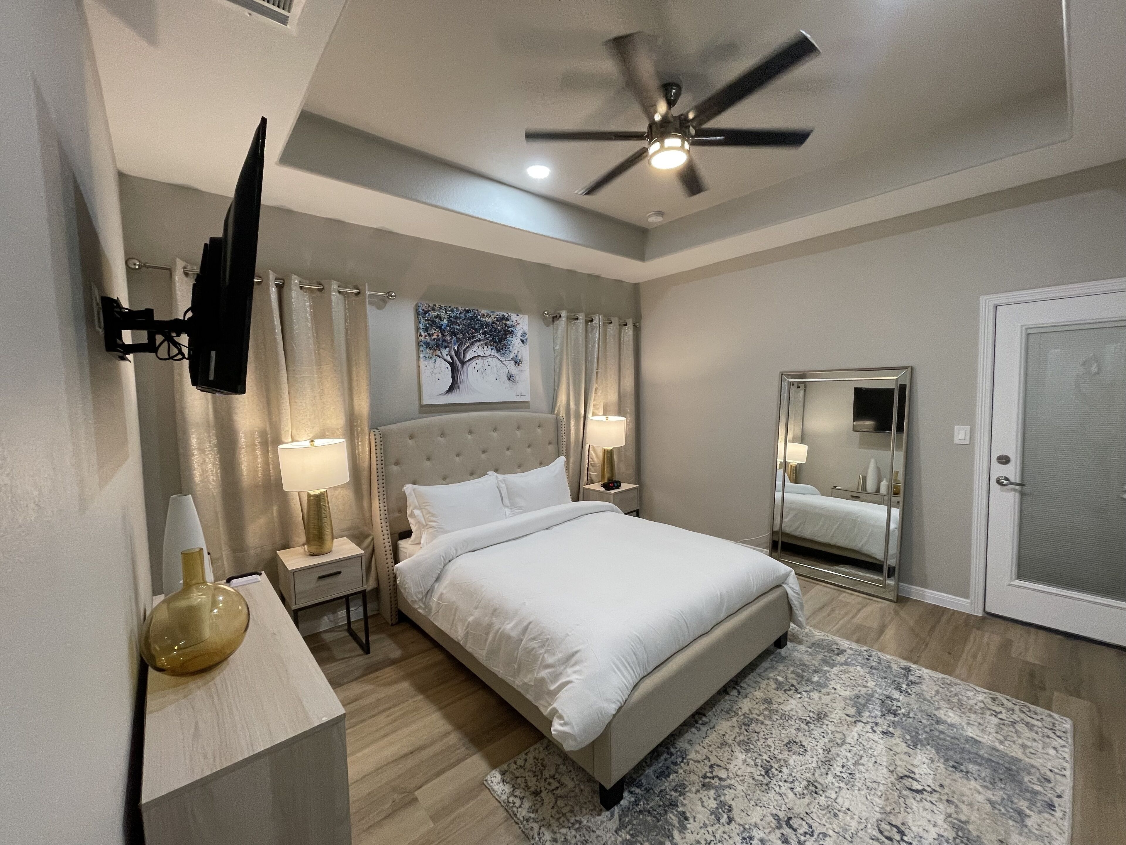 6 多间卧室、办公桌、熨斗/熨衣板、免费 WiFi