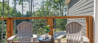 Hot Tub + Game Room Retreat – Sleeps 10 – Price Drop!