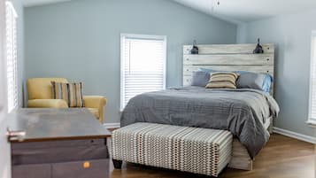 4 bedrooms, desk, travel crib, free WiFi