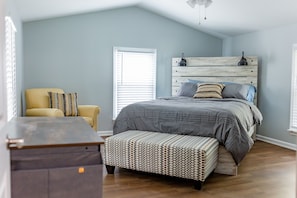 4 bedrooms, desk, travel cot, free WiFi - A fully remodeled family friendly home close to Buena Vista and Lexington (Buena Vista)