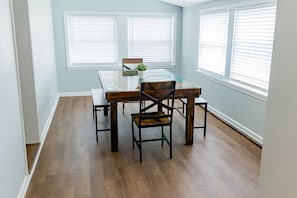 Dining - A fully remodeled family friendly home close to Buena Vista and Lexington (Buena Vista)