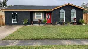 Exterior - Home Away From Home. Only 20 Minutes From New Orleans (Saint Rose)