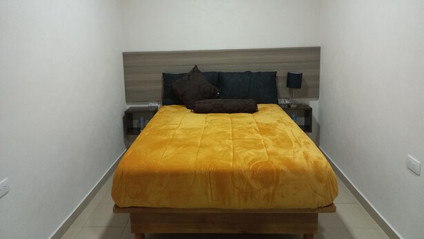 Literie de qualité, couette en duvet, bureau