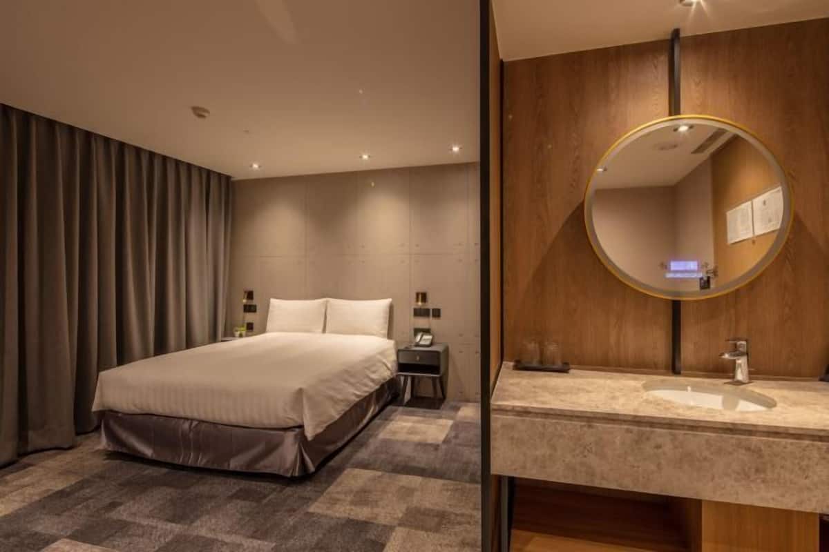 1 bedroom, minibar, in-room safe, desk