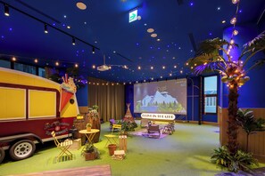 Coin salon dans le hall