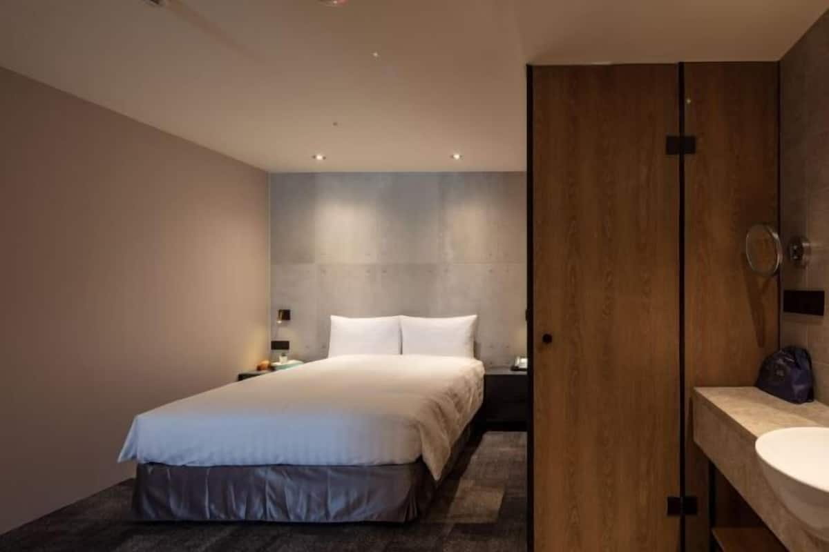 1 bedroom, minibar, in-room safe, desk