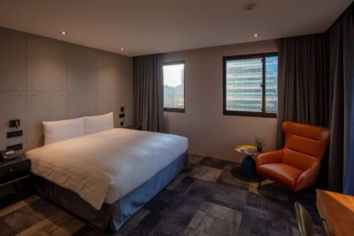 1 bedroom, minibar, in-room safe, desk