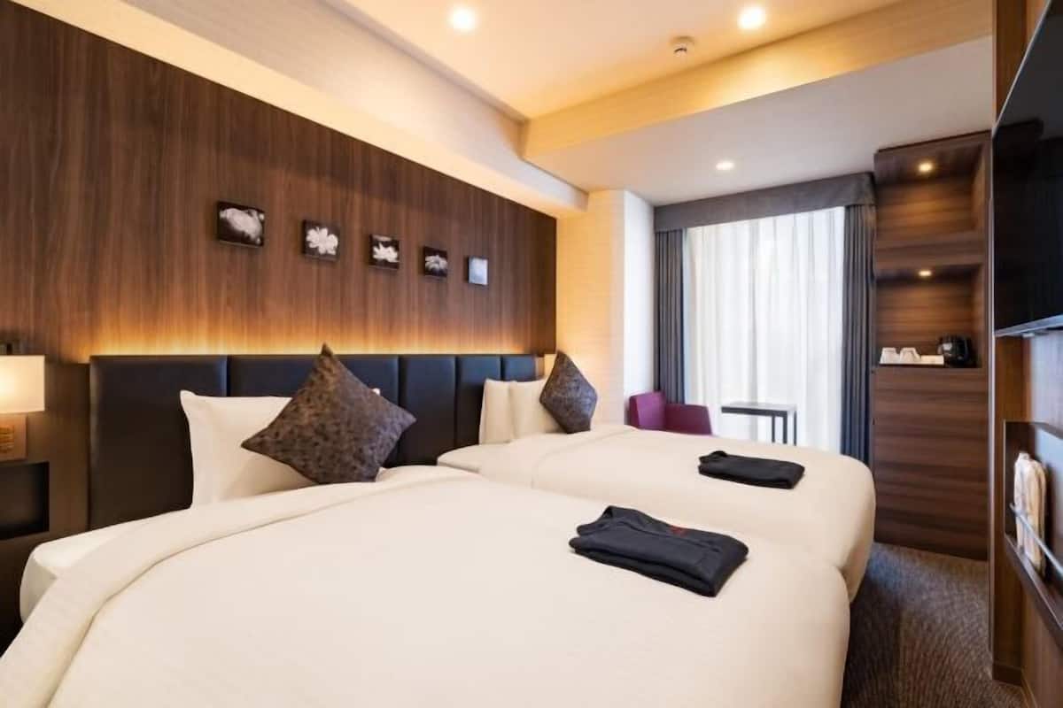 Down duvets, in-room safe, blackout curtains, soundproofing