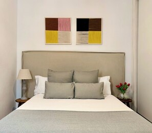 Unclassified image, 3 of 14, button