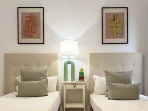 Unclassified image, 2 of 14, button