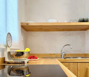 Unclassified image, 5 of 14, button