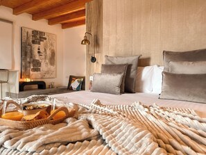 Unclassified image, 5 of 30, button