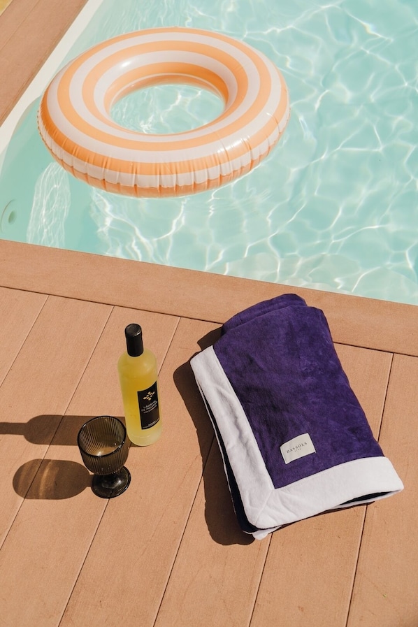 Unclassified image, 1 of 30, button