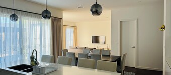 ‘The bayside’ Beautifully brand new house - 3 minutes from the beach