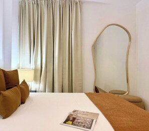 Unclassified image, 2 of 13, button