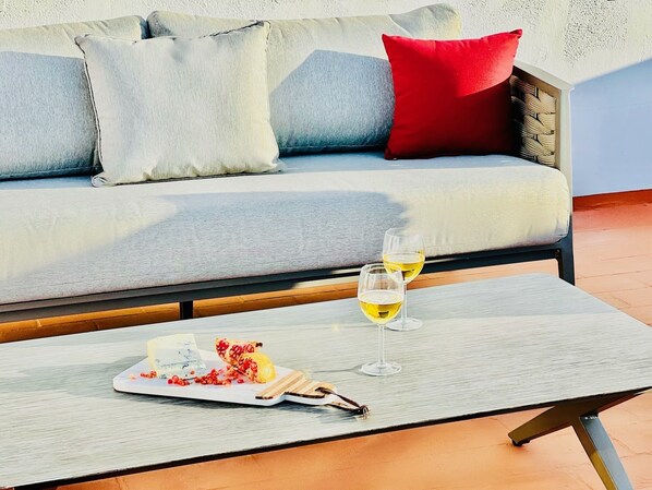 Property grounds - Canaryislandshost l Wave 2. The Surfers (Caleta de Famara)