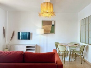 Unclassified image, 3 of 13, button