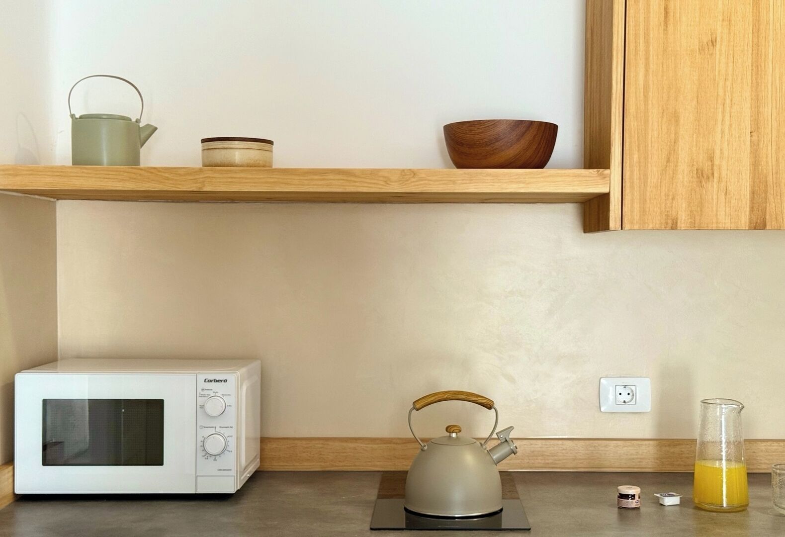 Fridge, stovetop, coffee/tea maker, toaster