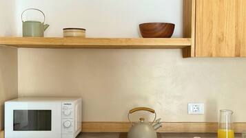 Fridge, stovetop, coffee/tea maker, toaster
