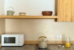 Fridge, stovetop, coffee/tea maker, toaster