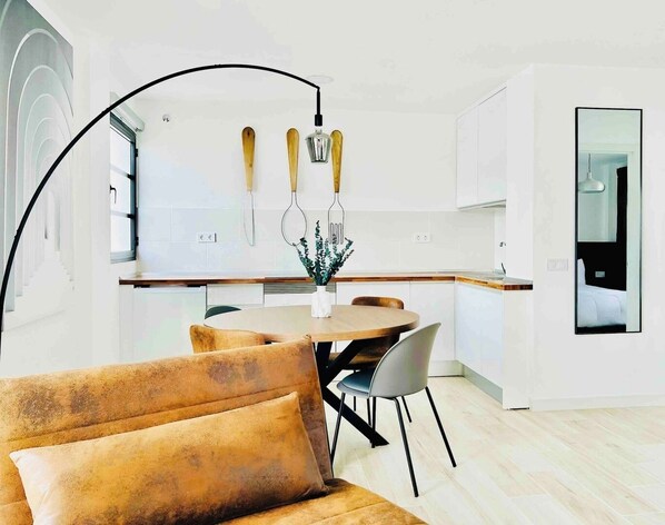 Unclassified image, 1 of 29, button