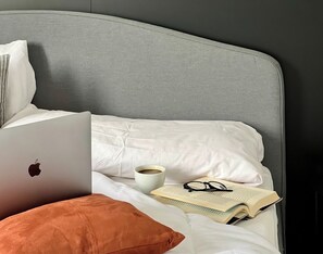 1 slaapkamer, een strijkplank/strijkijzer, wifi, beddengoed