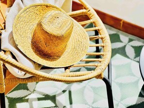 Unclassified image, 4 of 20, button