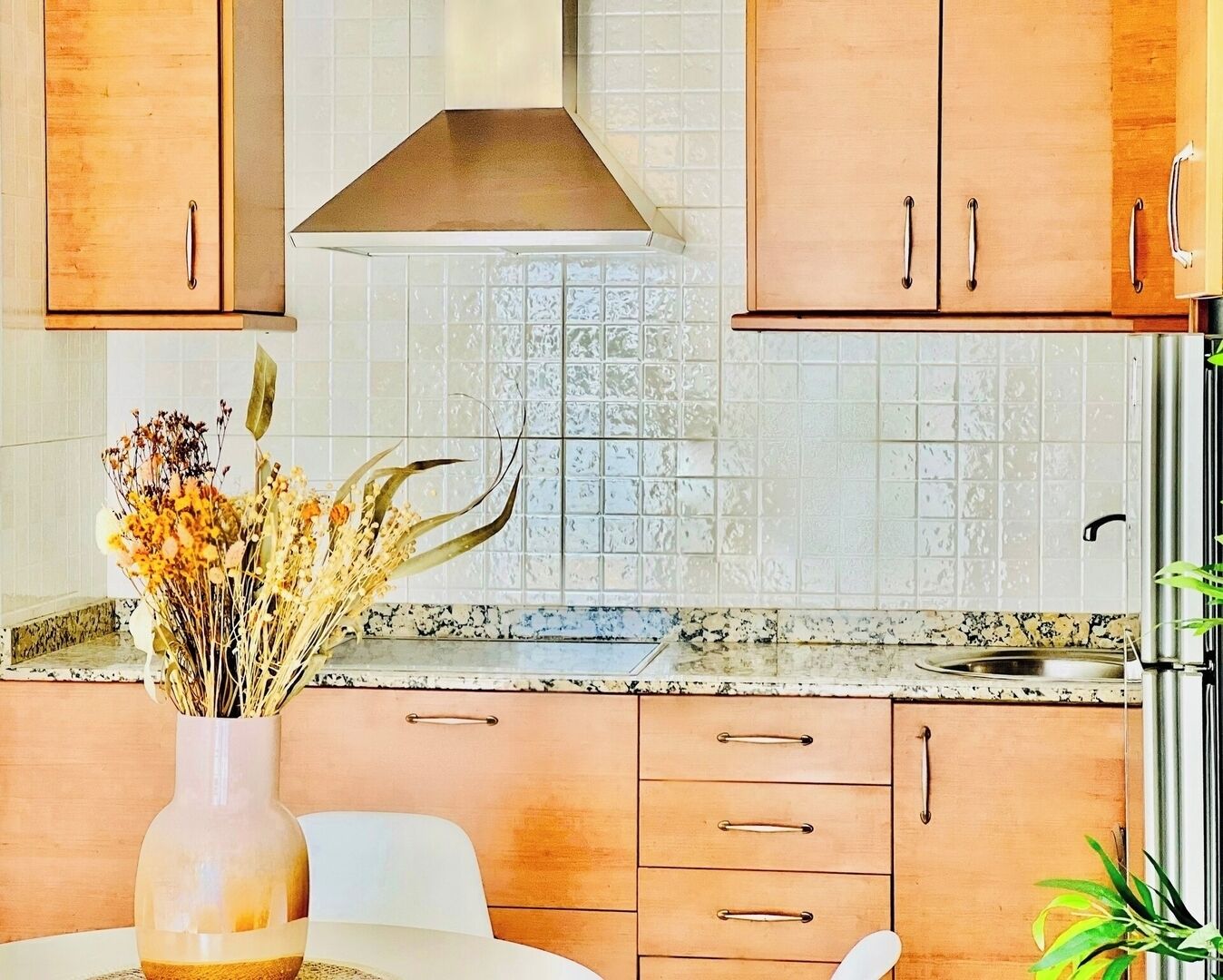 Fridge, stovetop, coffee/tea maker, toaster