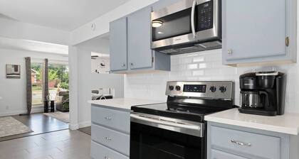Charming newly renovated and newly furnished 3 bedroom, 3 full bath home within minutes of all of Dallas’ top sights.