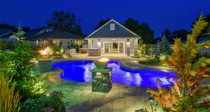 Luxury Oasis Heated Pool, Hot Tub, BBQ