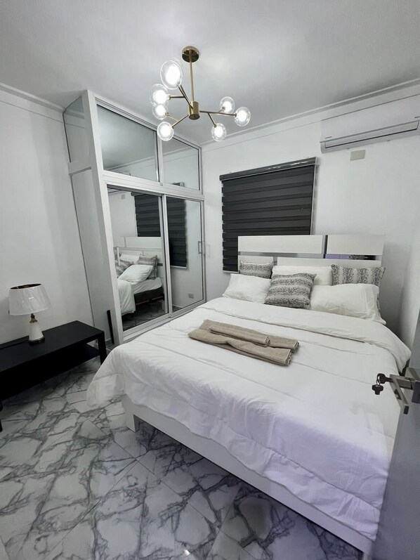 2 bedrooms, iron/ironing board, free WiFi, bed sheets