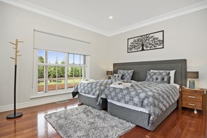 6 Schlafzimmer, Bügeleisen/Bügelbrett, Reisekinderbett, WLAN