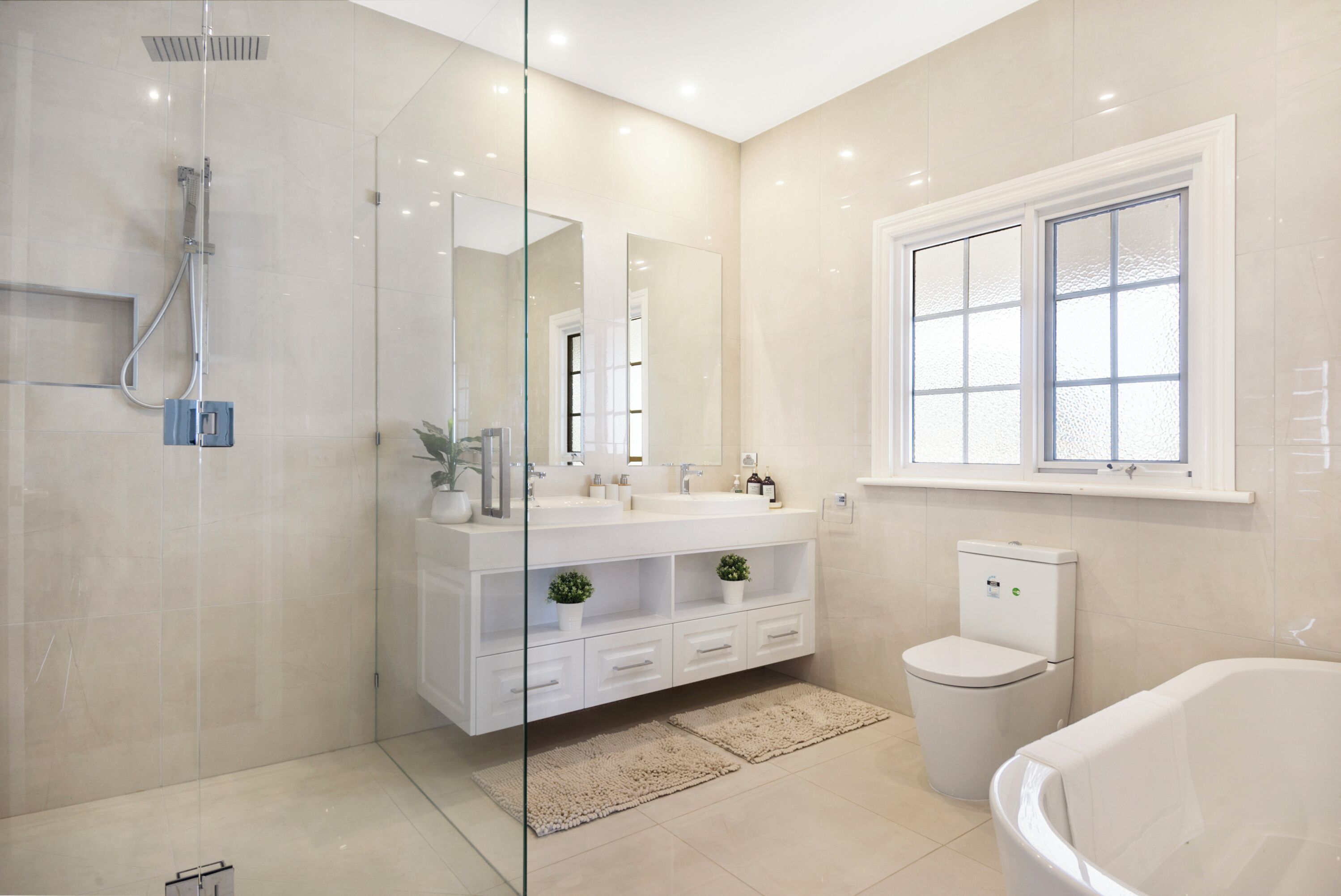 Combined shower/bathtub, hair dryer, towels, soap