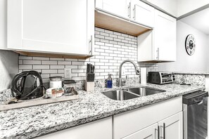Private kitchen - Best of Arlington | Across from AT&T and Six Flags (Arlington)