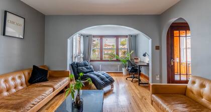 10 Minutes from Midway Airport Cozy Cottage Home