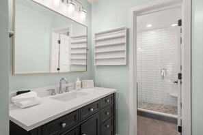 Condo (Snowmass Villas 1104) | Baño | Jabón, shampoo, papel de baño 