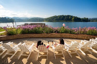 Lakefront mountain home with WiFi, extensive kitchen, & central AC
