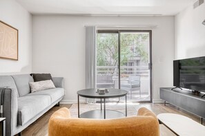 Fernseher, Stereoanlage