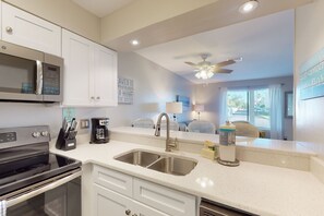 Fridge, microwave, oven, stovetop - Updated ground-floor condo with patio, W/D, pool, BBQ area, & AC - near beach (Miramar Beach)