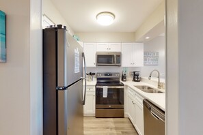 Fridge, microwave, oven, stovetop - Updated ground-floor condo with patio, W/D, pool, BBQ area, & AC - near beach (Miramar Beach)