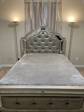 4 bedrooms, desk, iron/ironing board, free WiFi