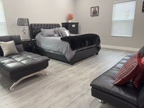 4 bedrooms, desk, iron/ironing board, free WiFi